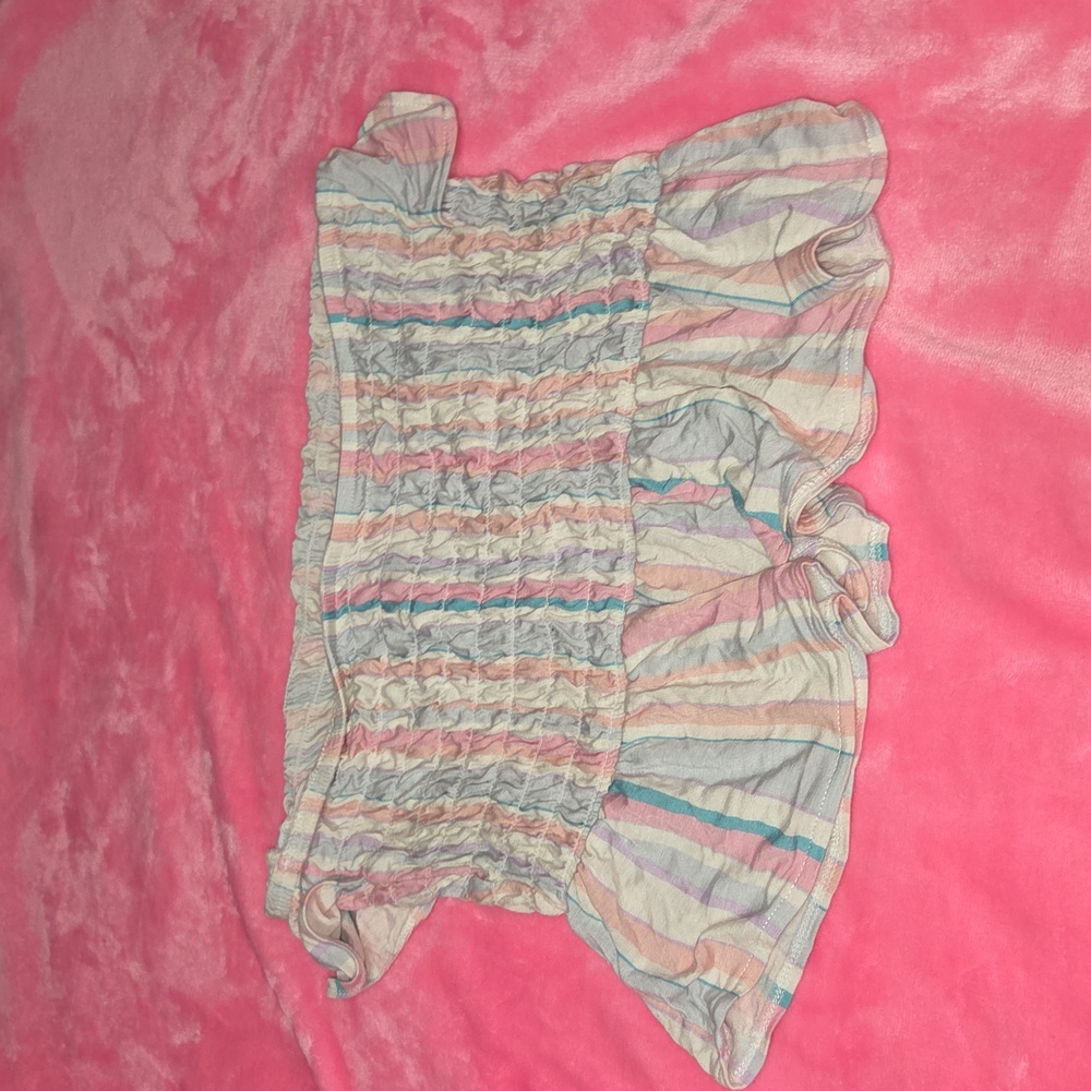 Striped Off-Shoulder Ruffle Crop Top. - Picture 4 of 5